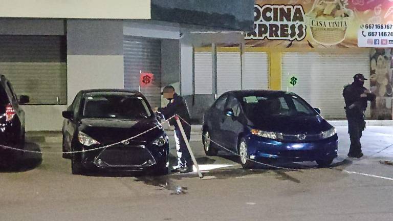 Las unidades estaban en un lote en una pequeña plaza comercial, ubicada sobre el bulevar Rotarismo.