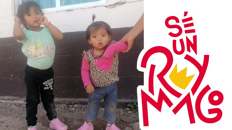 Las dos hermanas se alegran al saber que los Reyes Magos llegarán a su hogar.