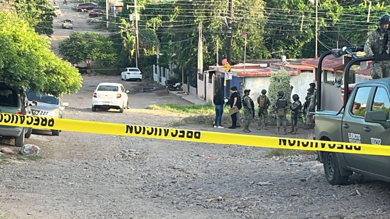 El vehículo quedó sobre la calle Pastor Rovaix, donde fue asesinado César Alejandro “N”.