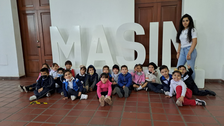 Durante una visita guiada los asistentes conocen más acerca de la historia de 31 años del Masin.