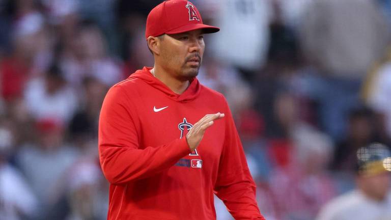 Kurt Suzuk sale del timón de Angelinos.