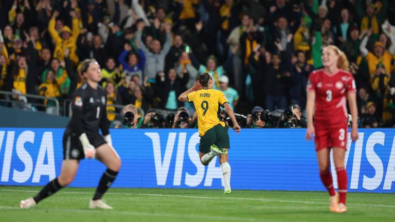 Caitlin Foord celebra su gol, con el que abrió el camino a Australia hacia los cuartos de final.