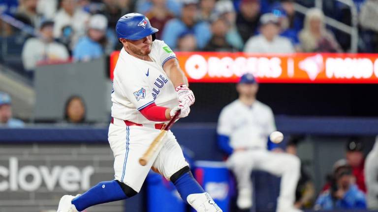 El mexicano Alejandro Kirk fue clave en la victoria de los Azulejos de Toronto al conectar un jonrón solitario en la novena entrada.