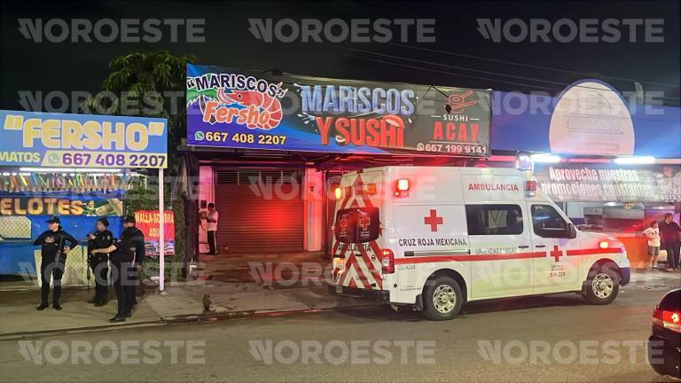 La mujer fue encontrada al interior de un local de venta de cocos y mariscos.