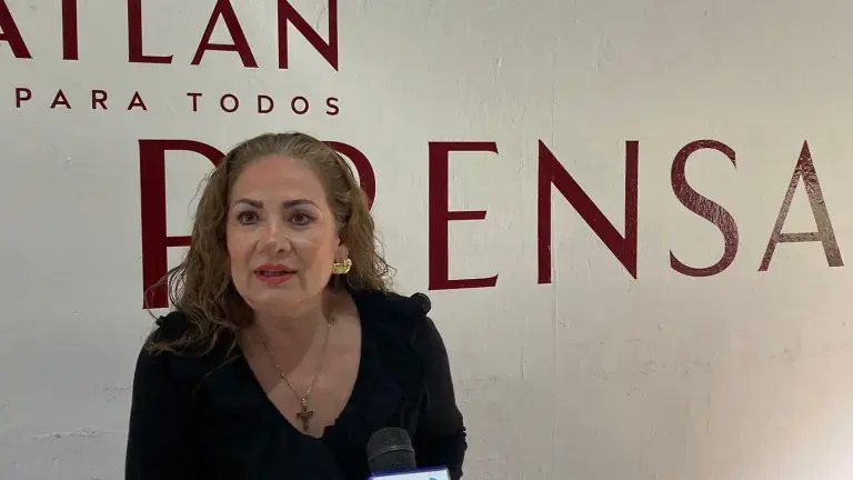 Chollet Morán dijo que ya solicitó la información del trámite realizado ante el INAH para pintar de rosa la piedra de los arcos del edificio.