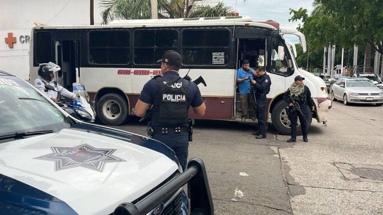 El ataque en el camión dejó un lesionado grave y un presunto asaltante detenido.