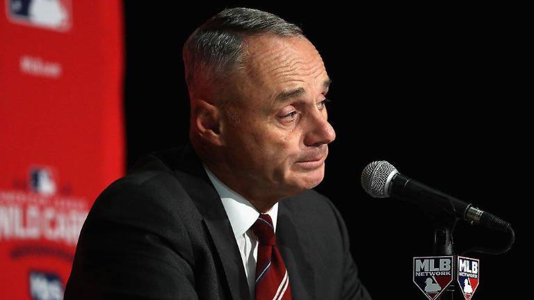Rob Manfred dijo estar en conversaciones con la asociación de jugadores para que peloteros de MLB participen en Juegos Olìmpicos de Los Ángeles 2028.