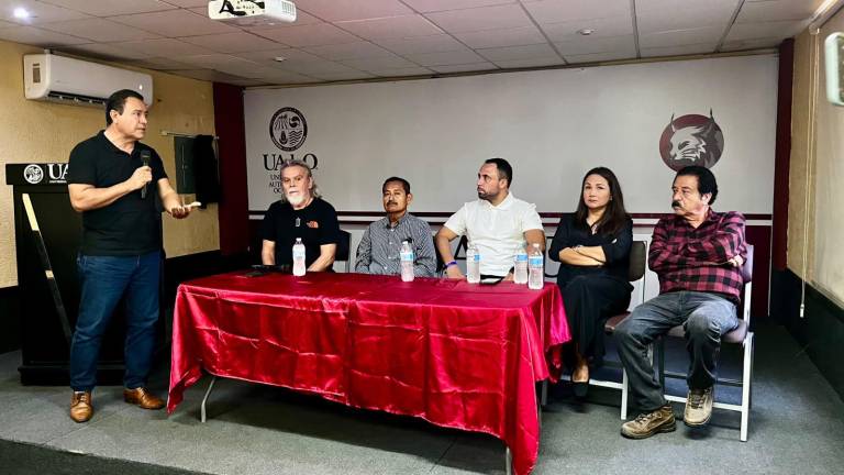 Profesores del Telebachillerato Comunitario de la zona sur se reunieron en Mazatlán para definir acciones en demanda de certeza laboral y prestaciones.
