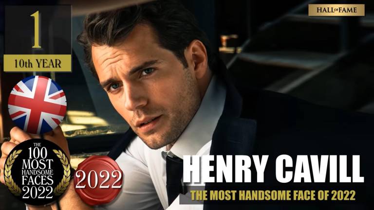 Henry Cavill es considerado el rostro más bello del 2022.