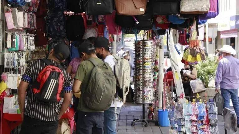 La Unión de Comerciantes de Culiacán anunció que a partir de mañana ocupará de las banquetas del primer cuadro de la ciudad.