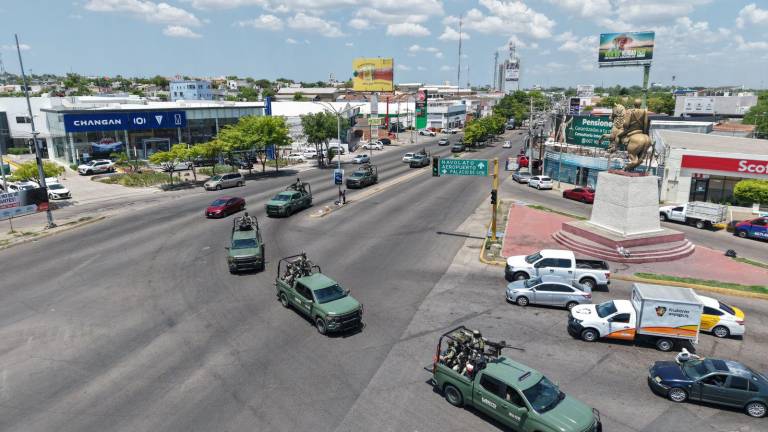 Unidades del Ejército Mexicano a su llegada a Culiacán.