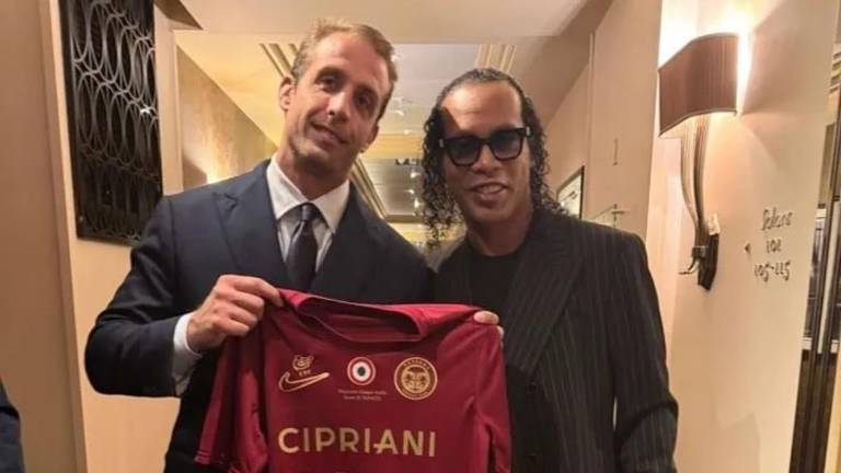 Ronaldinho regresará al futbol activo de forma promocional.
