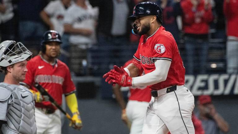George Valera remolcó par de carreras con cuadrangular, por los Guardianes.