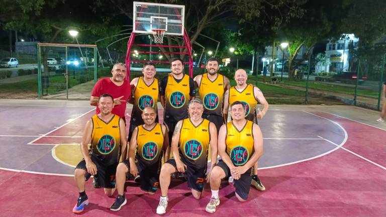 Deportivo Lázaro Cárdenas supera 63-57 a Puesto Hats.