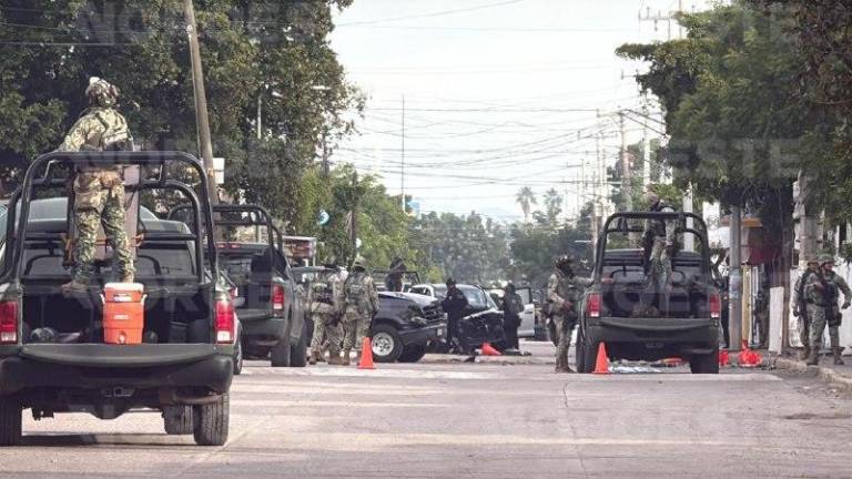 Un enfrentamiento entre policías y sujetos armados en Terranova deja un agente herido y cuatro detenidos.