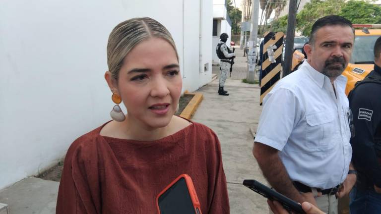 La Alcaldes de Mazatlán Estrella Palacios Domínguez informa sobre la seguridad en las carreteras que conducen al puerto.