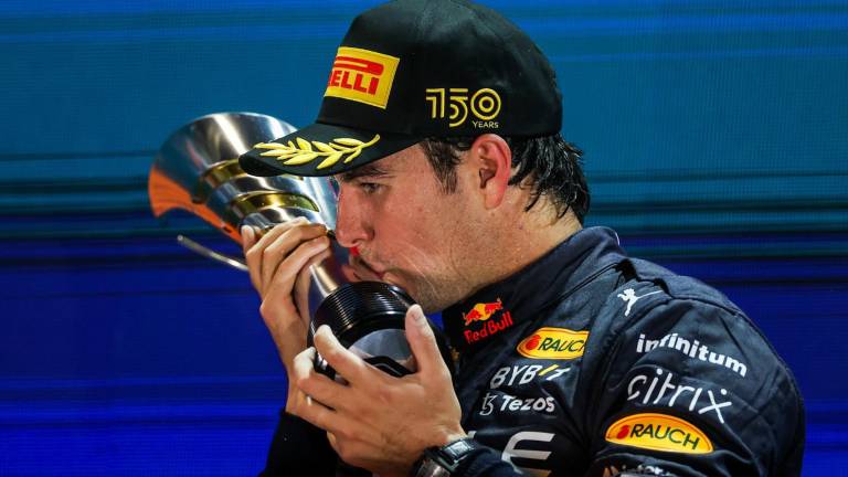 ‘Checo’ Pérez se lleva el triunfo en el Gran Premio de Singapur tras dominar toda la carrera