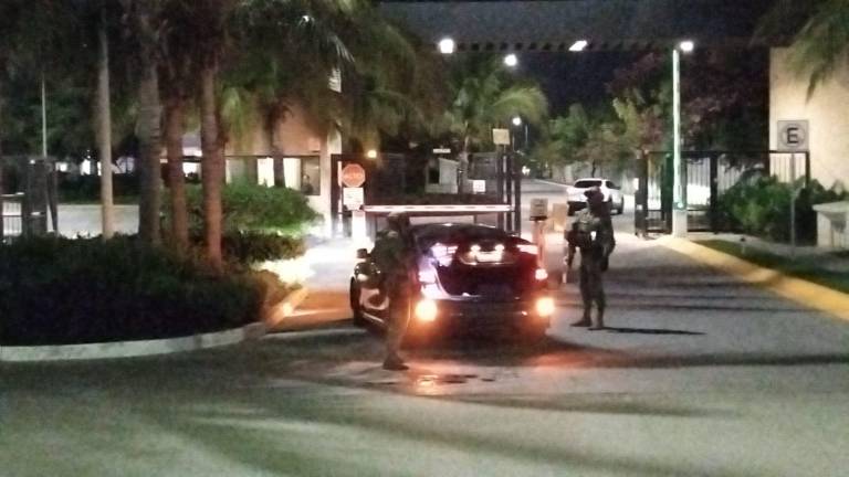Elementos de la Marina y SSPC mantienen operativo en el Residencial Cibeles.