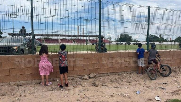 Una amplia movilización militar generó expectativa entre habitantes de Navolato la tarde de este jueves.