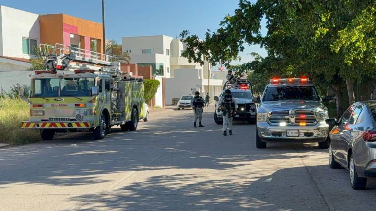 Bomberos rescataron a dos mujeres y una bebé tras incendio en vivienda del sector Tres Ríos.
