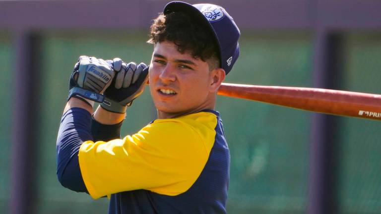 El pelotero mexicano Luis Urías tratará de demostrar su calidad en el terreno de juego con los Cerveceros de Milwaukee.