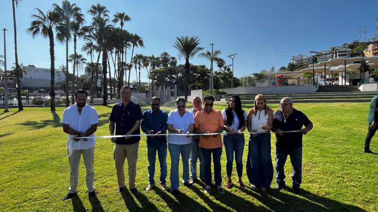 Inauguración de la rehabilitación del Parque Ciudades Hermanas, en Mazatlán.