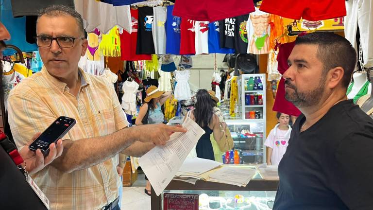 Roberto Vega, presidente de la Unión de Locatarios del Mercado Pino Suárez, rechazó que exista un bloqueo personal contra la solicitud de cambio de giro de uno de los locales.