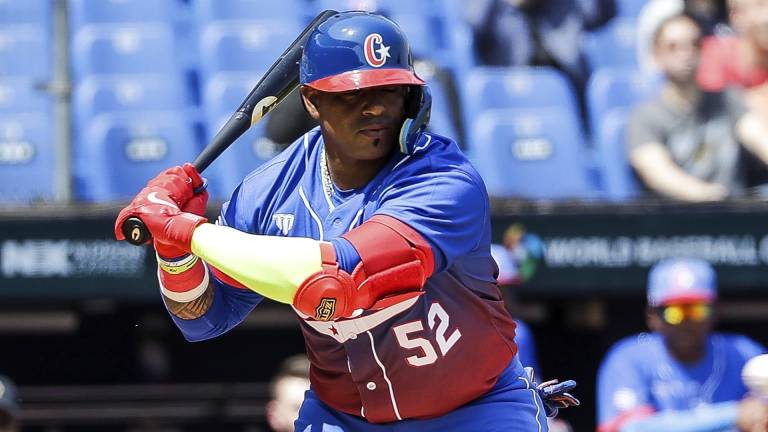 Yoenis Céspedes espera aportar para Cuba este domingo.