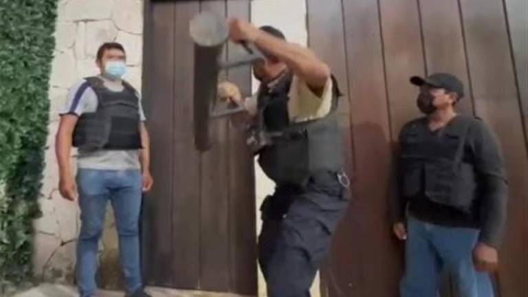 Imágenes tomadas del video donde las autoridades catean el domicilio de Alito Moreno