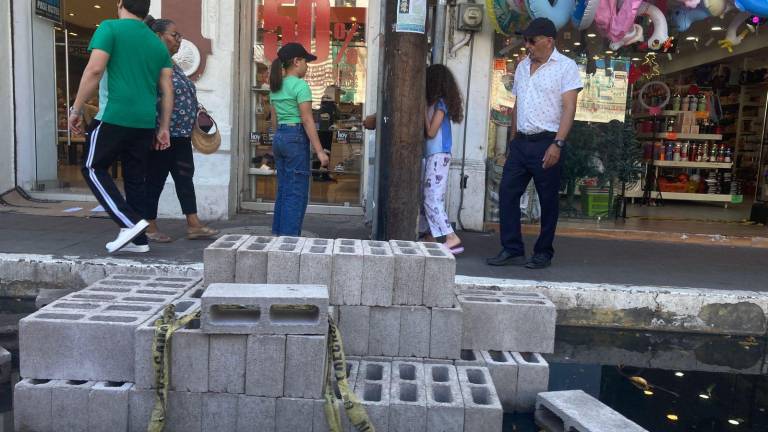Sobre la Calle Leandro Valle se pretendía levantar otra barda para medidores.