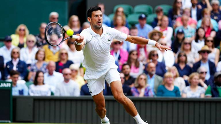 Djokovic llega con autoridad a la semifinal de Wimbledon; Hurkacz sorprende a Federer