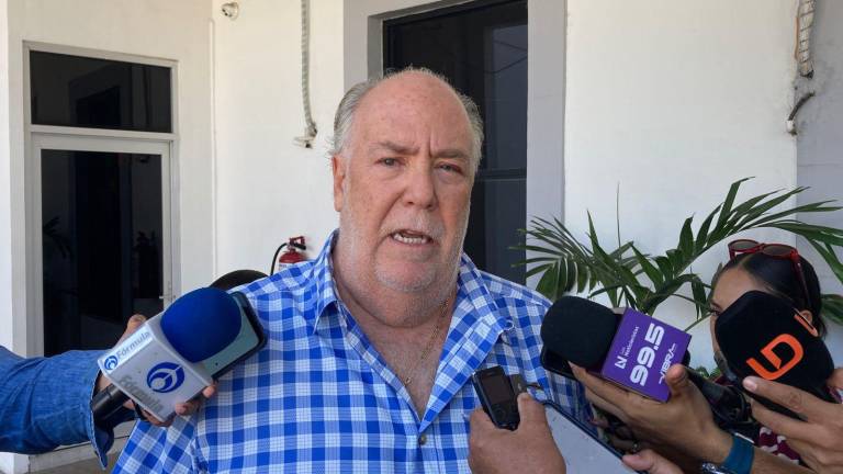 El empresario hotelero Carlos Berdegué Sacristán explica el trabajo que realizan para atraer más visitantes a Mazatlán.