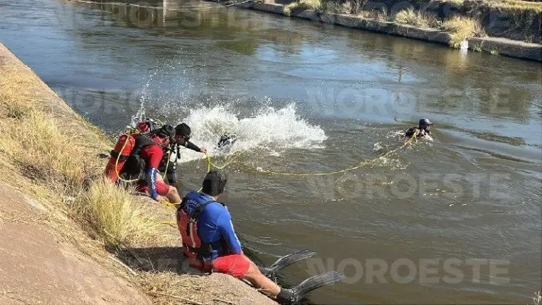 Cuerpos de rescate reanudaron la búsqueda de Luis Ángel tras caer a un canal en El Alto del Coyote, Culiacán.