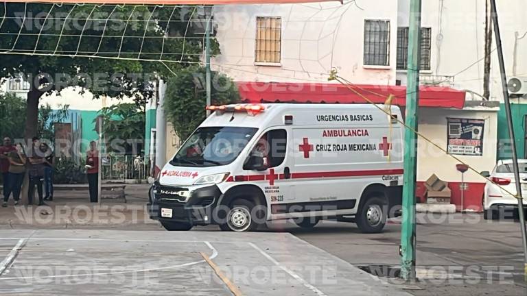 Autoridades resguardan la zona del crimen para el procesamiento de las evidencias.