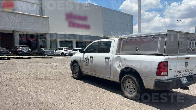 Joven de 20 años murió tras ingresar herido al hospital luego de ataque armado en plaza de Culiacán.
