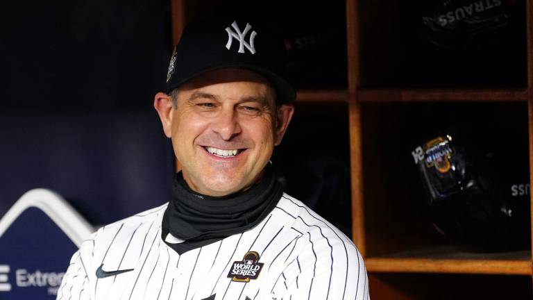 Aaron Boone seguirá al frente de Yanquis.