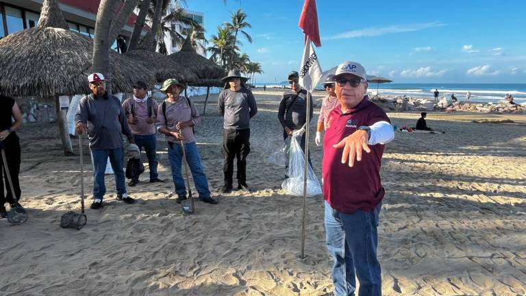 Como parte del programa ‘Mazatlán te Quiero Limpio’, los voluntarios aprovecharon para realizar su jornada de aseo mensual al sector hotelero beneficiario.
