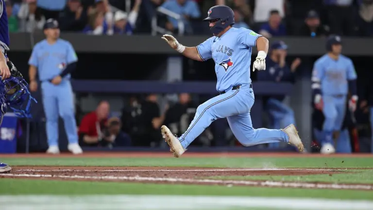 Los Azulejos ganan 4-3 a los Dodgers.