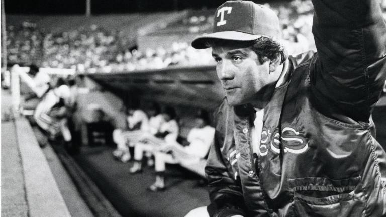 Pat Corrales falleció de causas naturales a los 82 años de edad.