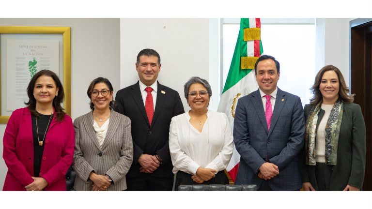 La titular de la Secretaría Anticorrupción y Buen Gobierno, Raquel Buenrostro, tras la reunión con los comisionados del INAI.