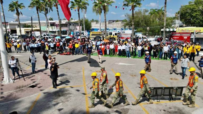 Fueron 300 trabajadores del Gobierno del Estado y 350 del Ayuntamiento de Ahome quienes participaron en el simulacro.