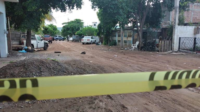 Hallan a dos hombres asesinados a balazos en la Colonia La Costera, en Culiacán