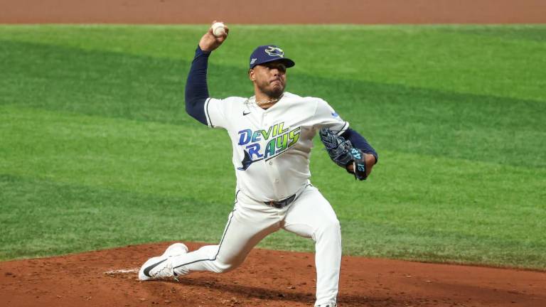 Freddy Peralta logró dominar a los Guardianes.