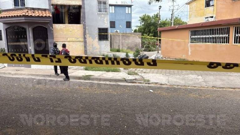 El cuerpo de una mujer fue hallado envuelto en cobijas y dentro de bolsas negras al norte de Culiacán.