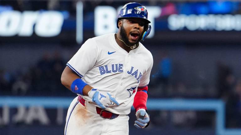 Vladimir Guerrero Jr. pega jonrón.