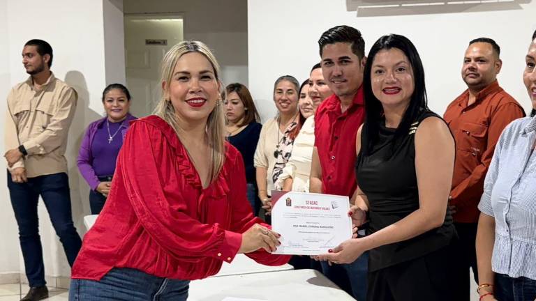 La dirigencia del Stasac entregó constancias a 65 trabajadores acreditados como candidatos únicos para representar a sus compañeros en distintas áreas del Ayuntamiento.