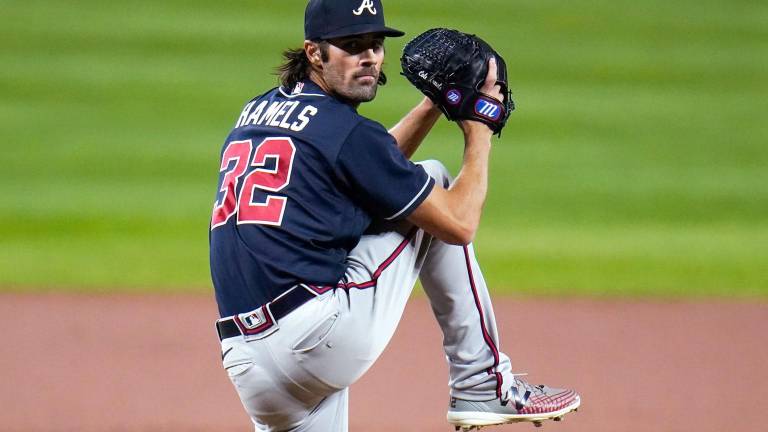 Cole Hamels buscará quemar sus últimos cartuchos en las mayores con los Dodgers de Los Ángeles.