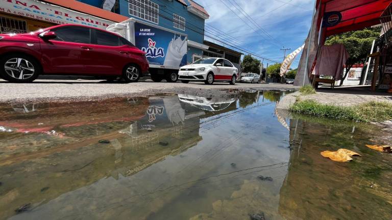 Vecinos advirtieron que buscarán tomar la avenida Juan Pablo para presionar que les reparen el problema.