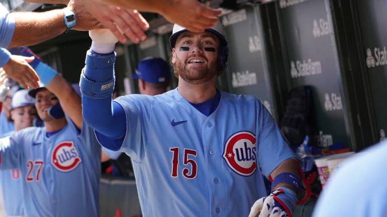 Cachorros desatan una ofensiva de 16 carreras y aplastan a los Azulejos en Wrigley Field.