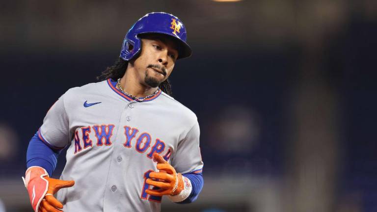 Francisco Lindor conectó uno de los tres jonrones de los Mets en Miami.